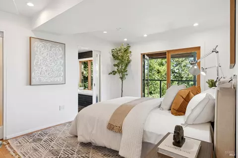 Bedroom - 404 Summit Dr, Corte Madera, CA 94925 photo 1 of 5
