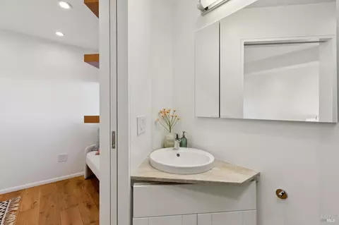 Bath - 404 Summit Dr, Corte Madera, CA 94925 photo 11 of 12