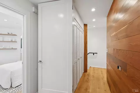 Entry Way - 404 Summit Dr, Corte Madera, CA 94925 photo 5 of 8