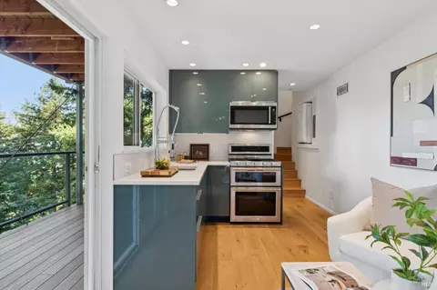 Kitchen - 404 Summit Dr, Corte Madera, CA 94925 photo 10 of 12