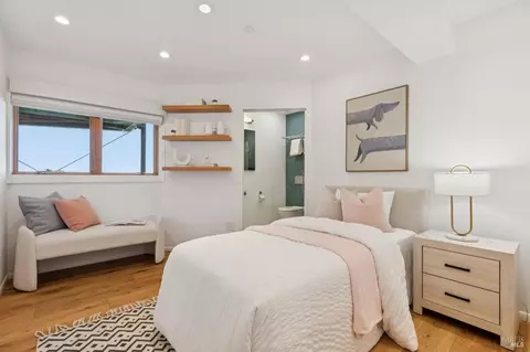 Bedroom - 404 Summit Dr, Corte Madera, CA 94925 photo 3 of 5