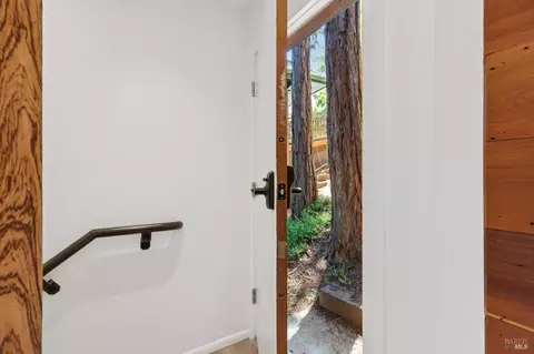 Entry Way - 404 Summit Dr, Corte Madera, CA 94925 photo 6 of 8