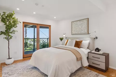 Bedroom - 404 Summit Dr, Corte Madera, CA 94925 photo 2 of 5