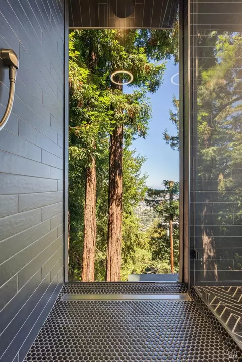 Bath - 404 Summit Dr, Corte Madera, CA 94925 photo 6 of 12