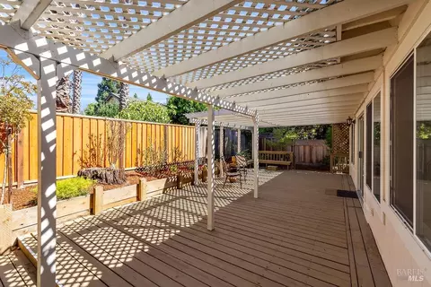 Exterior - 8616 Planetree Dr, Windsor, CA 95492 photo 16 of 20