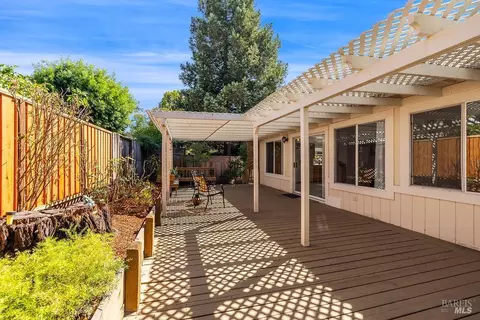 Exterior - 8616 Planetree Dr, Windsor, CA 95492 photo 2 of 20