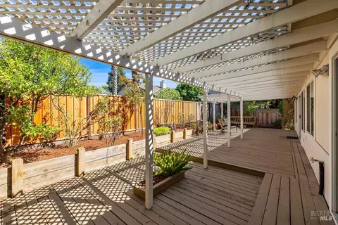 Exterior - 8616 Planetree Dr, Windsor, CA 95492 photo 15 of 20