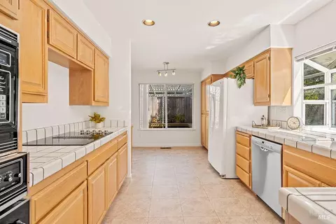 Kitchen - 8616 Planetree Dr, Windsor, CA 95492 photo 4 of 5