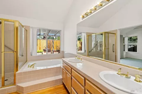 Bath - 8616 Planetree Dr, Windsor, CA 95492 photo 2 of 7