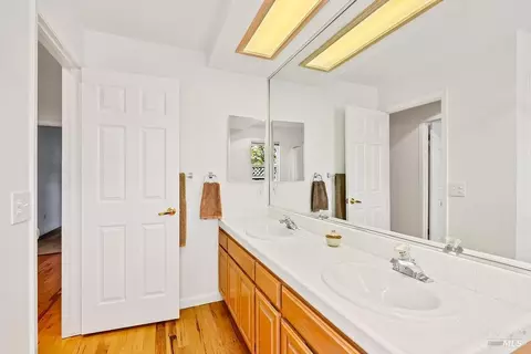 Bath - 8616 Planetree Dr, Windsor, CA 95492 photo 3 of 7