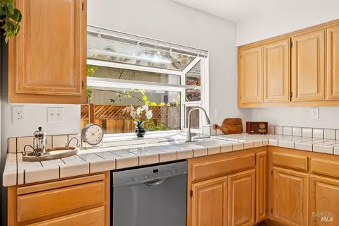 Kitchen - 8616 Planetree Dr, Windsor, CA 95492 photo 2 of 5