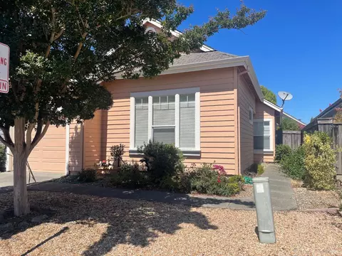 849 Patti Page Ct, Windsor, CA 95492