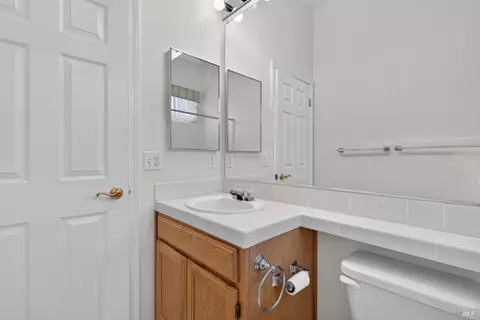 Bath - 849 Patti Page Ct, Windsor, CA 95492 photo 1 of 7