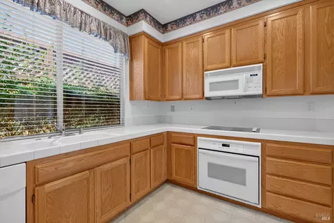 Kitchen - 849 Patti Page Ct, Windsor, CA 95492 photo 1 of 9