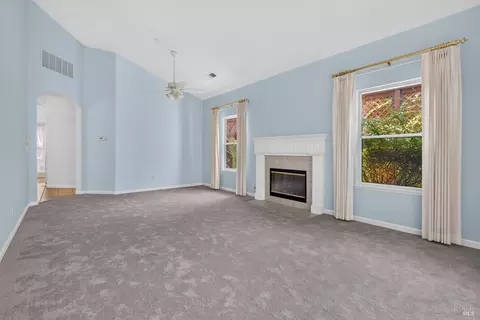 Living - 849 Patti Page Ct, Windsor, CA 95492 photo 2 of 5