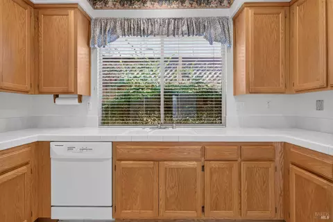 Kitchen - 849 Patti Page Ct, Windsor, CA 95492 photo 2 of 9