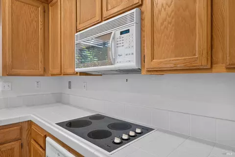 Kitchen - 849 Patti Page Ct, Windsor, CA 95492 photo 9 of 9