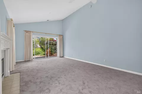 Living - 849 Patti Page Ct, Windsor, CA 95492 photo 1 of 5