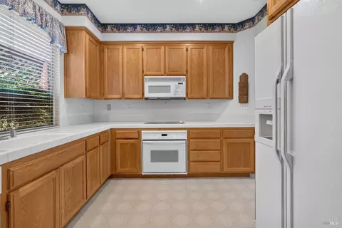 Kitchen - 849 Patti Page Ct, Windsor, CA 95492 photo 4 of 9