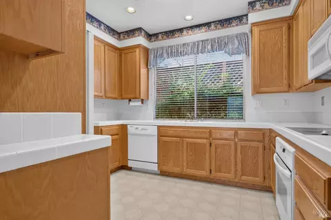 Kitchen - 849 Patti Page Ct, Windsor, CA 95492 photo 8 of 9