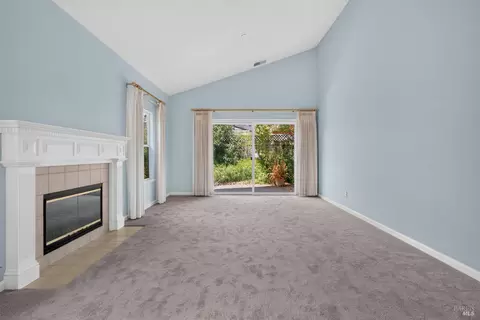 Living - 849 Patti Page Ct, Windsor, CA 95492 photo 4 of 5