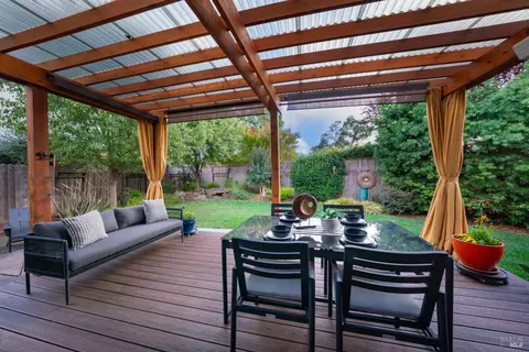 2566 Tachevah Dr, Santa Rosa, CA 95405