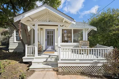 40 Laurel Ave, Stinson Beach, CA 94970