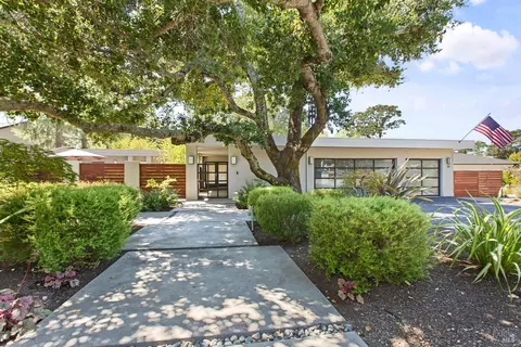 19 Gleneagle Cir, Napa, CA 94558