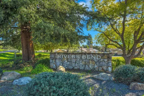 220 Cedar Cir, Healdsburg, CA 95448 photo 2
