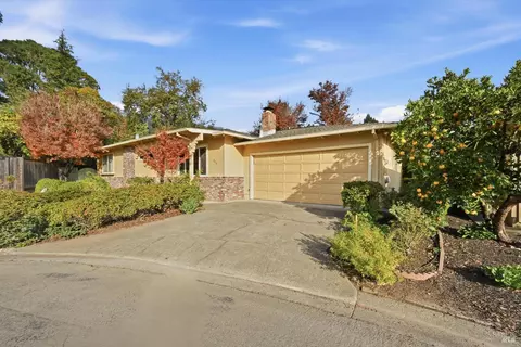 220 Cedar Cir, Healdsburg, CA 95448 photo 4