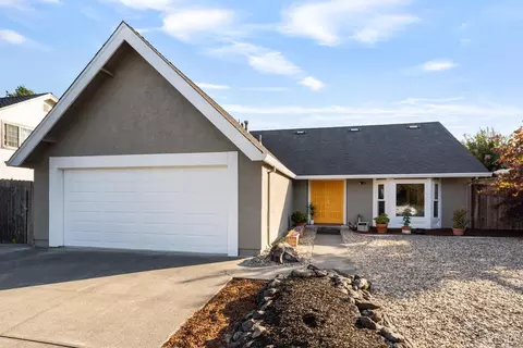 404 Casa Verde Cir, Petaluma, CA 94954