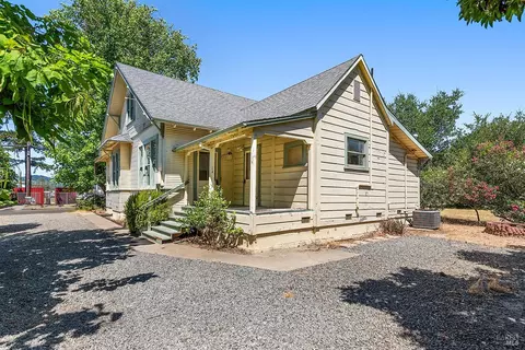 1010 University St, Healdsburg, CA 95448