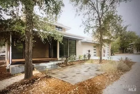 540 S Cloverdale Blvd, Cloverdale, CA 95425