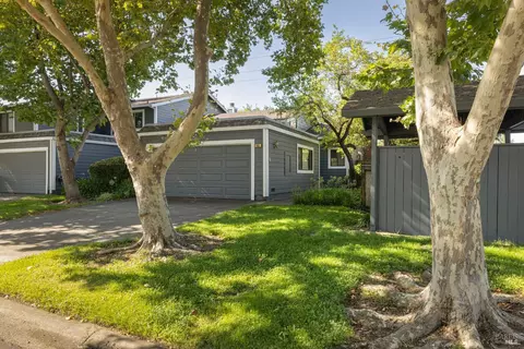 601 Marylyn Cir, Petaluma, CA 94954