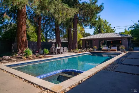 1325 Hillview Pl, Saint Helena, CA 94574