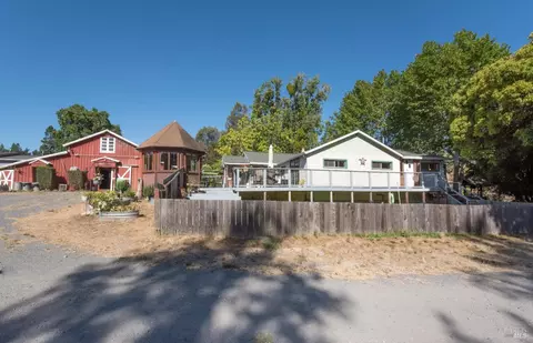5301-5303 Hutchinson Rd, Sebastopol, CA 95472
