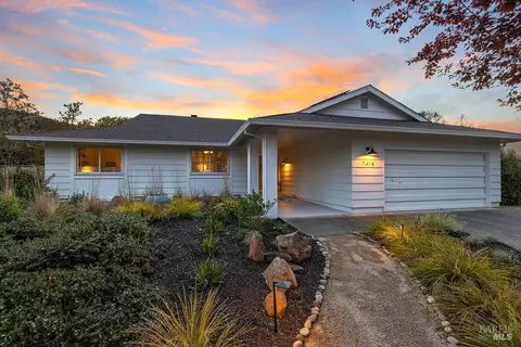 7414 Oakmont Dr, Santa Rosa, CA 95409