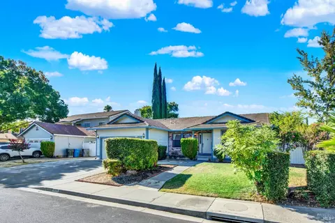 418 Gatehouse Dr, Vacaville, CA 95687