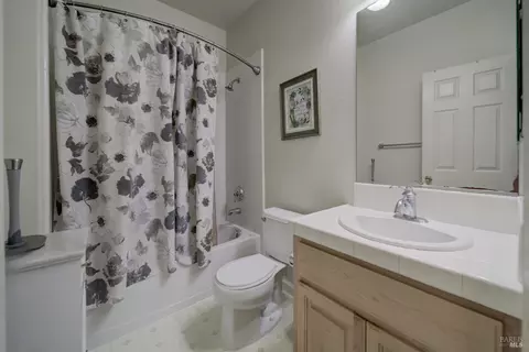 Bath - 4013 The Masters Dr, Fairfield, CA 94533 photo 2 of 3