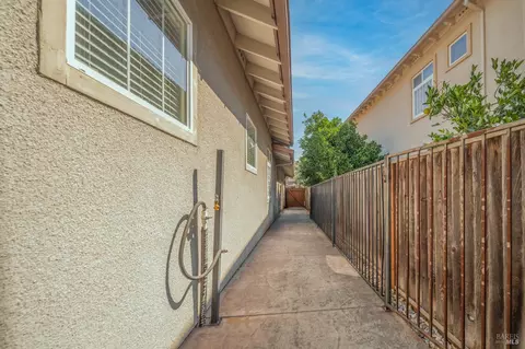 Exterior - 4013 The Masters Dr, Fairfield, CA 94533 photo 7 of 7