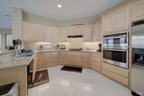 Kitchen - 4013 The Masters Dr, Fairfield, CA 94533 photo 2 of 3