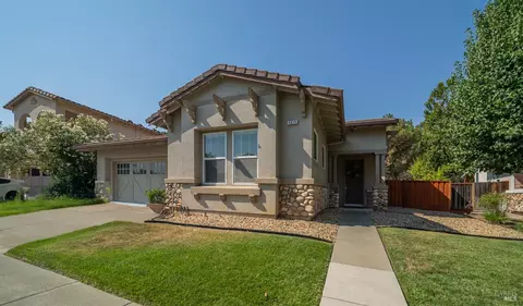 Exterior - 4013 The Masters Dr, Fairfield, CA 94533 photo 2 of 7