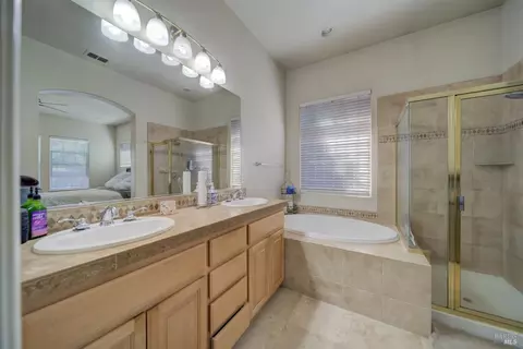 Bath - 4013 The Masters Dr, Fairfield, CA 94533 photo 1 of 3
