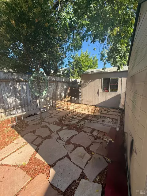 Exterior - 1724 Lockwood Dr, Ukiah, CA 95482 photo 6 of 10