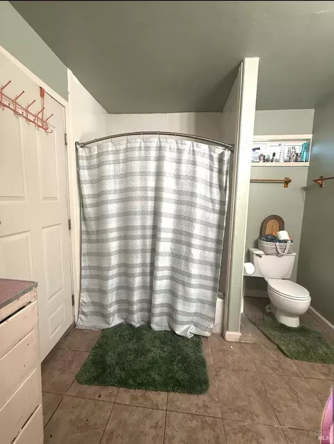 Bath - 1724 Lockwood Dr, Ukiah, CA 95482 photo 1 of 3