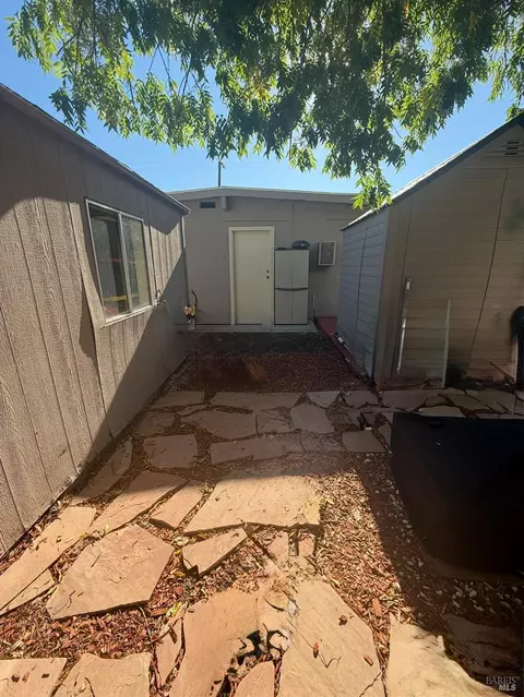 Exterior - 1724 Lockwood Dr, Ukiah, CA 95482 photo 5 of 10