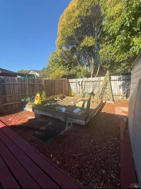 Exterior - 1724 Lockwood Dr, Ukiah, CA 95482 photo 3 of 10