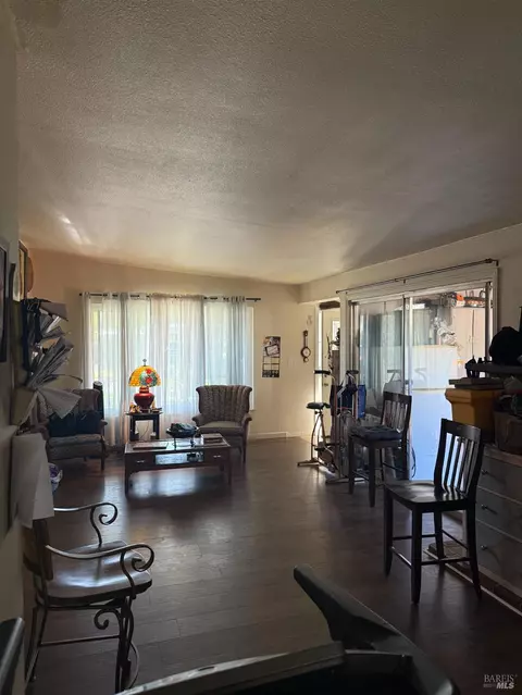 Living - 1724 Lockwood Dr, Ukiah, CA 95482 photo 1 of 2