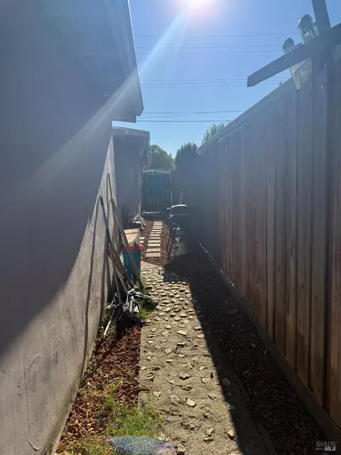 Exterior - 1724 Lockwood Dr, Ukiah, CA 95482 photo 10 of 10