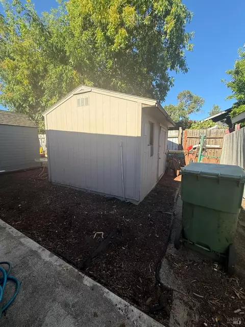 Exterior - 1724 Lockwood Dr, Ukiah, CA 95482 photo 7 of 10